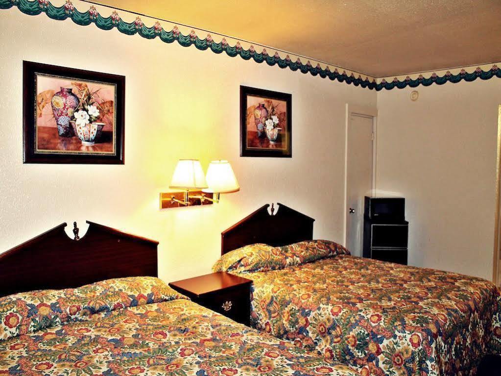 Travel Inn San Antonio Lackland Sea World Exterior photo