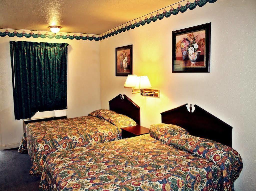 Travel Inn San Antonio Lackland Sea World Exterior photo